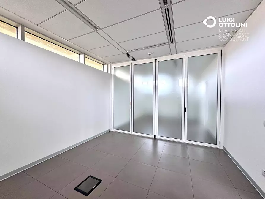 Immagine 15 di Ufficio in affitto  in Via Autostrada a Bergamo