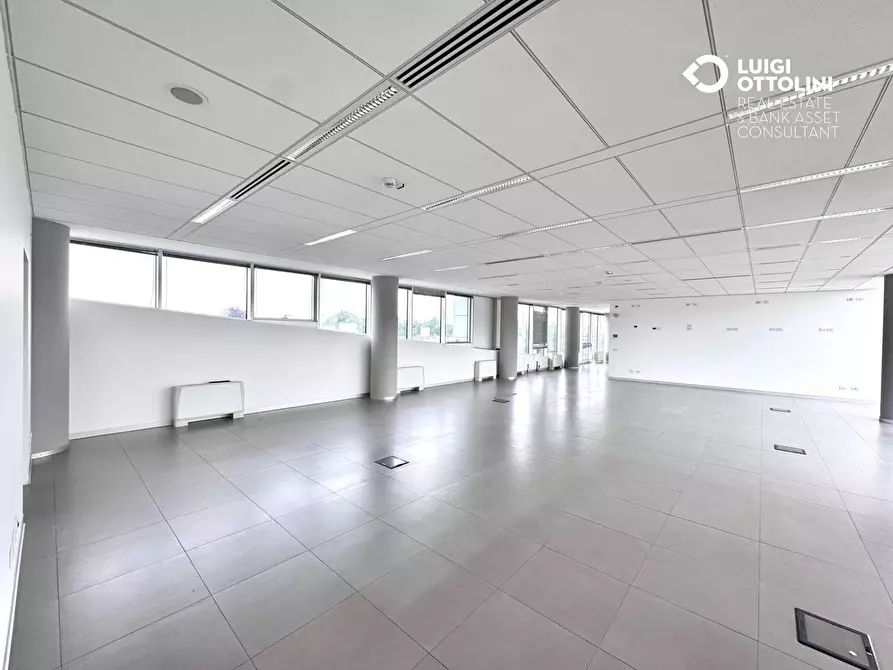 Immagine 17 di Ufficio in affitto  in Via Autostrada a Bergamo