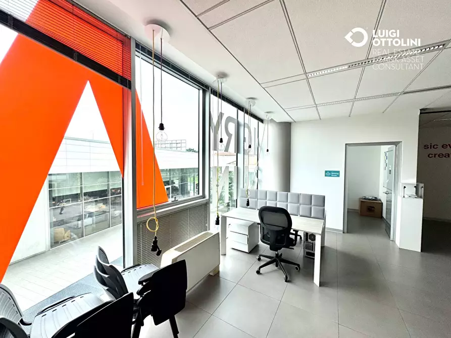 Immagine 1 di Ufficio in affitto  in Via Autostrada a Bergamo
