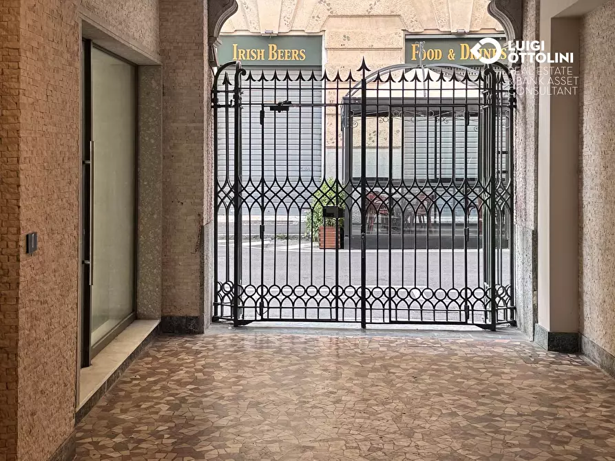 Immagine 16 di Negozio in affitto  in via san francesco d'Assisi 4 a Bergamo