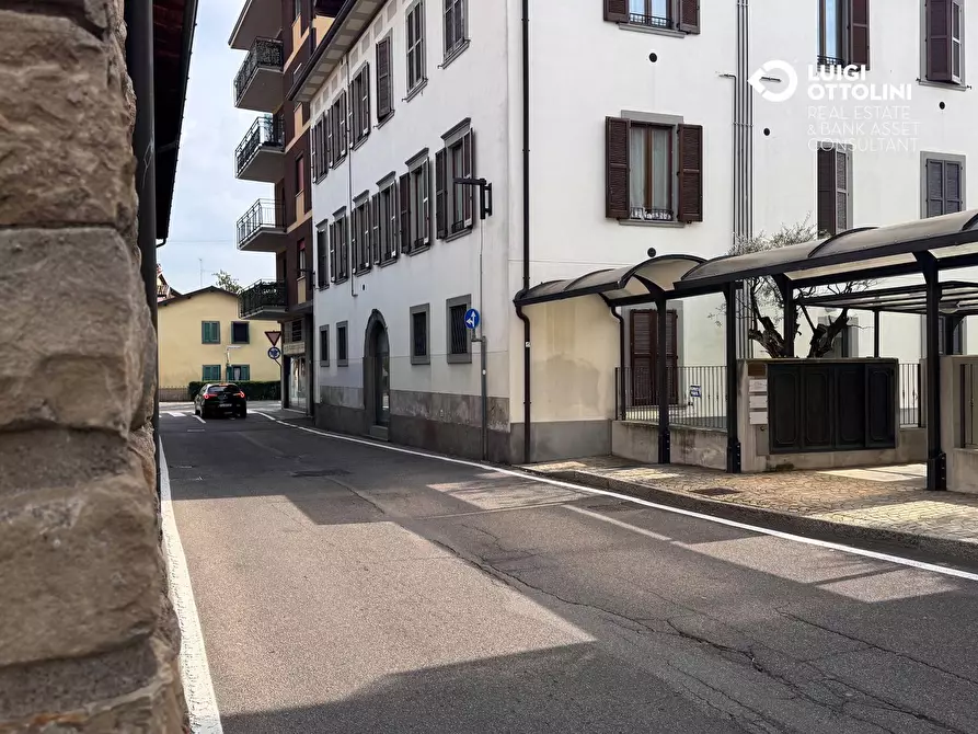 Immagine 3 di Negozio in vendita  in via Sant'Andrea 3 a Dalmine