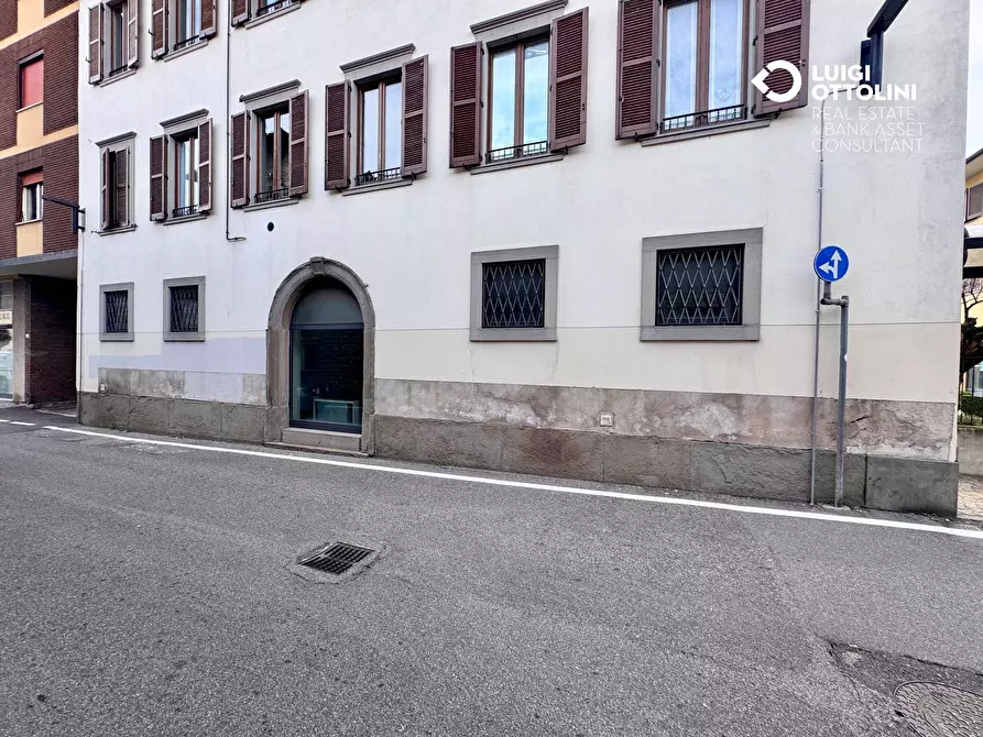 Immagine 8 di Negozio in vendita  in via Sant'Andrea 3 a Dalmine