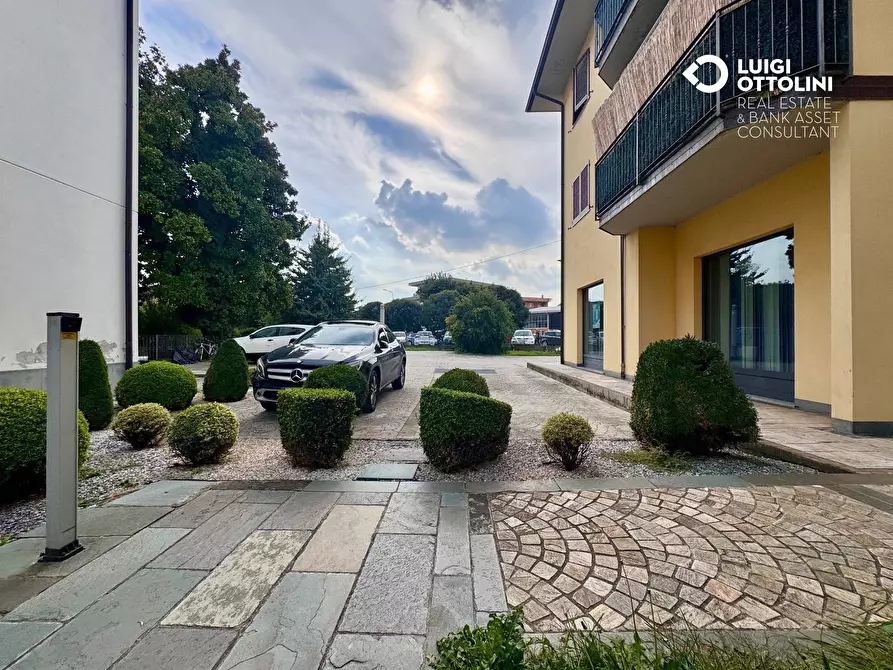 Immagine 10 di Negozio in vendita  in via Sant'Andrea 3 a Dalmine