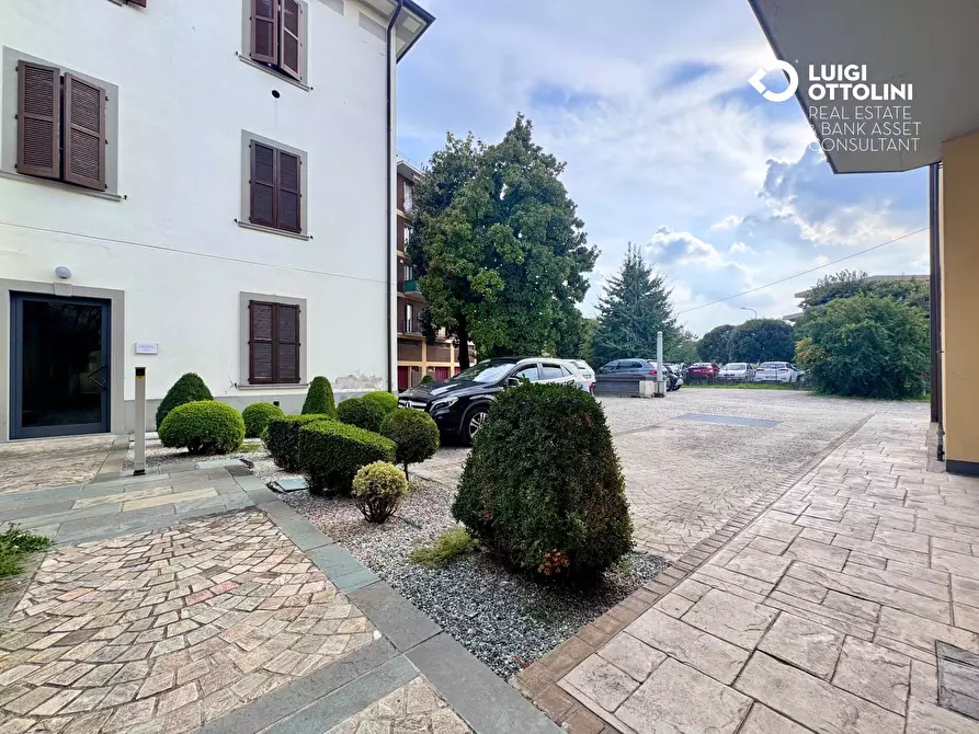 Immagine 11 di Negozio in vendita  in via Sant'Andrea 3 a Dalmine