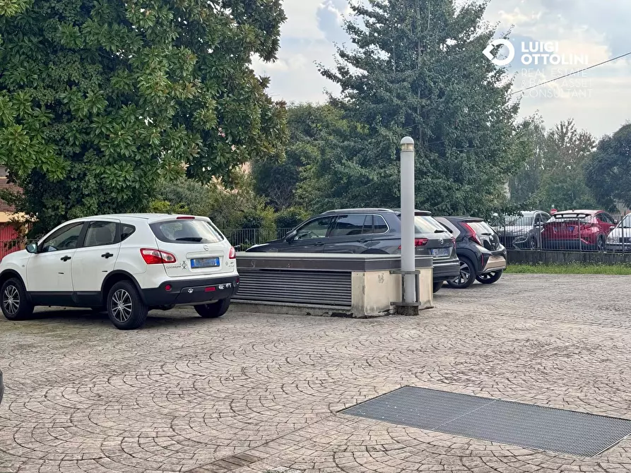 Immagine 17 di Negozio in vendita  in via Sant'Andrea 3 a Dalmine