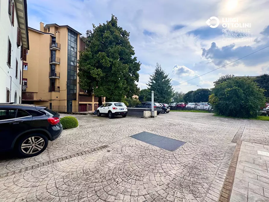 Immagine 18 di Negozio in vendita  in via Sant'Andrea 3 a Dalmine