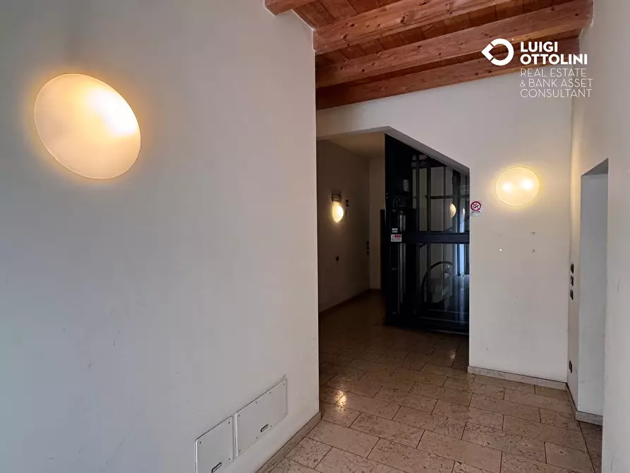 Immagine 26 di Negozio in vendita  in via Sant'Andrea 3 a Dalmine