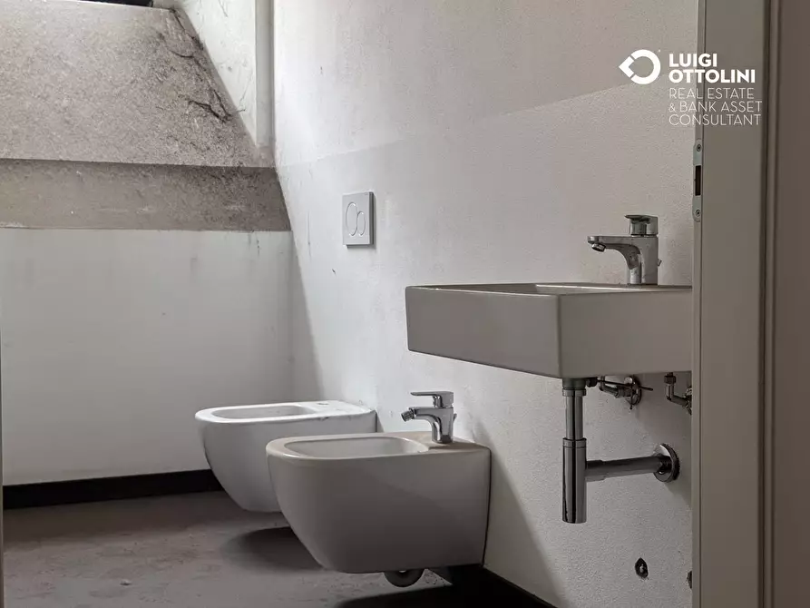 Immagine 29 di Negozio in vendita  in via Sant'Andrea 3 a Dalmine