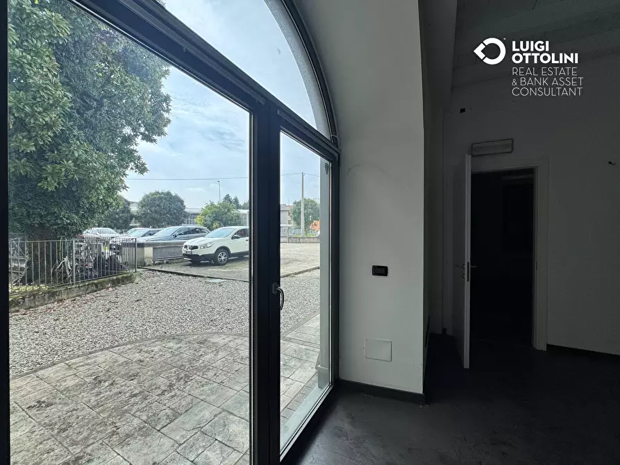 Immagine 41 di Negozio in vendita  in via Sant'Andrea 3 a Dalmine