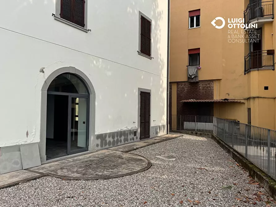 Immagine 52 di Negozio in vendita  in via Sant'Andrea 3 a Dalmine