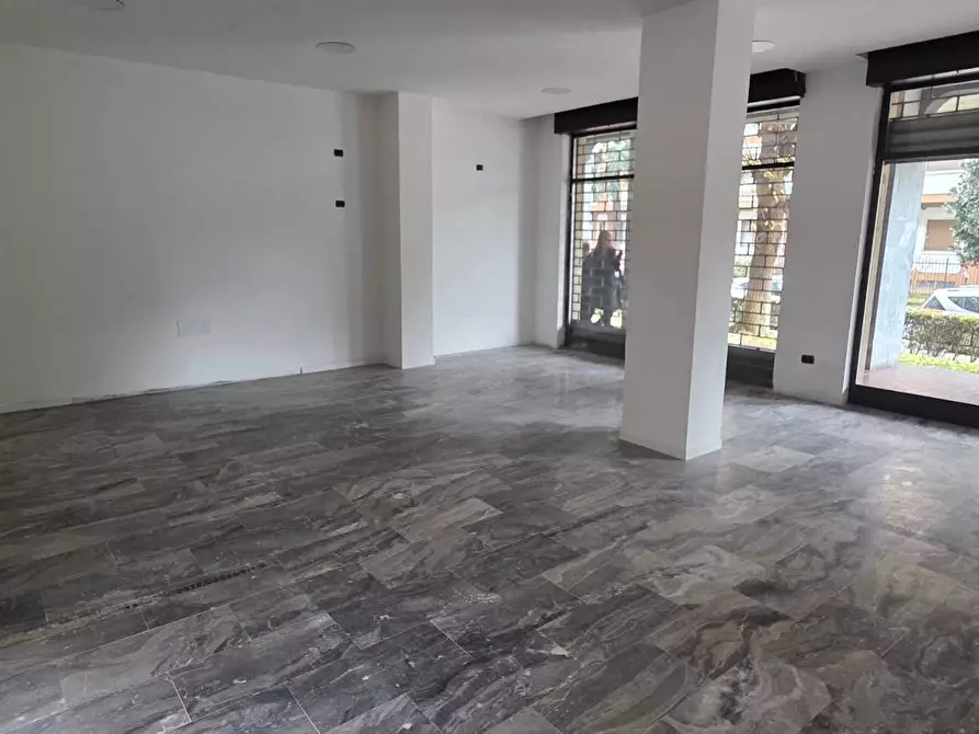 Immagine 4 di Locale commerciale in affitto  in Via Leopardi 1 a Opera