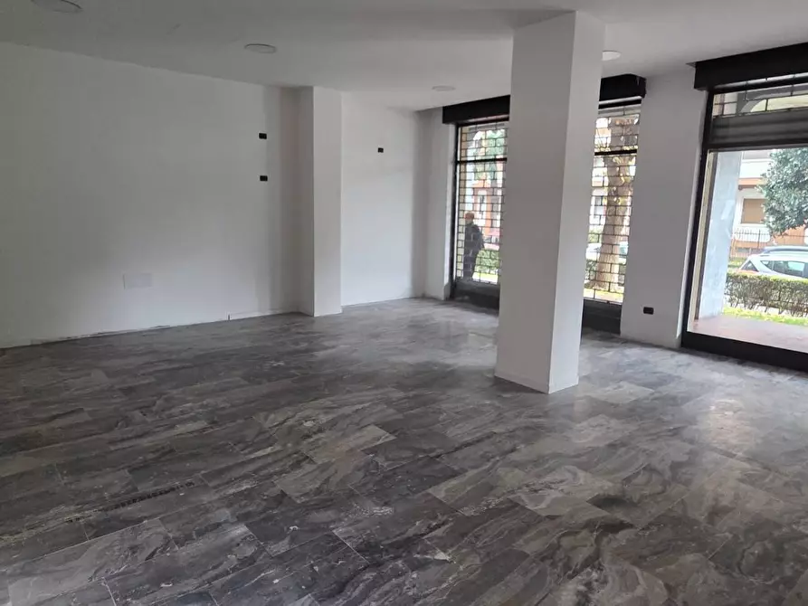 Immagine 5 di Locale commerciale in affitto  in Via Leopardi 1 a Opera