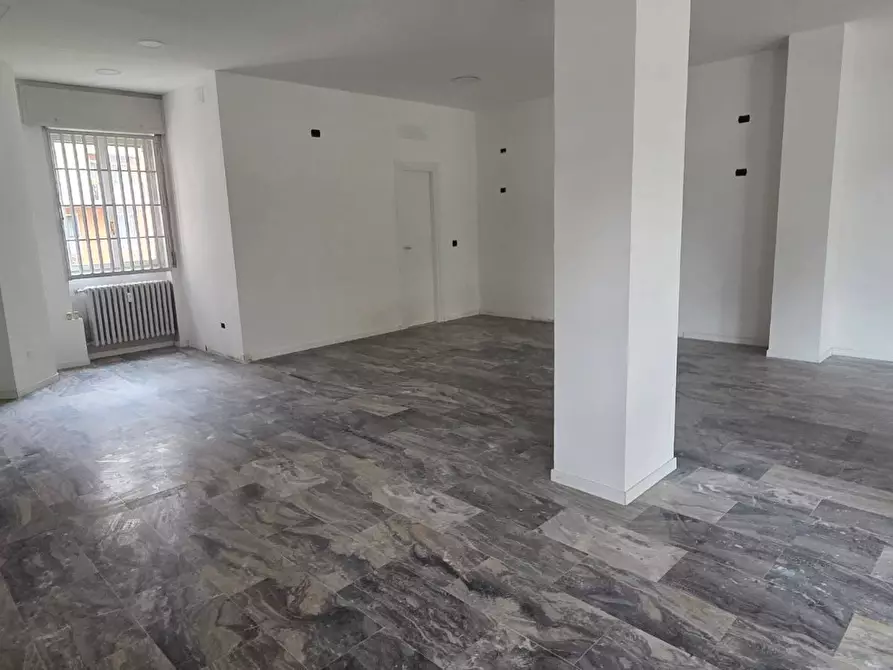 Immagine 8 di Locale commerciale in affitto  in Via Leopardi 1 a Opera