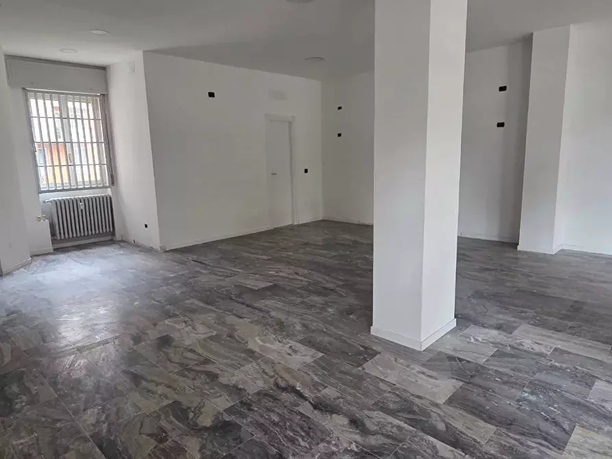 Immagine 9 di Locale commerciale in affitto  in Via Leopardi 1 a Opera