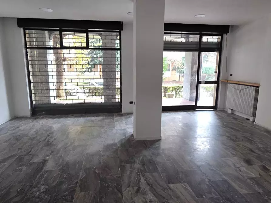 Immagine 11 di Locale commerciale in affitto  in Via Leopardi 1 a Opera