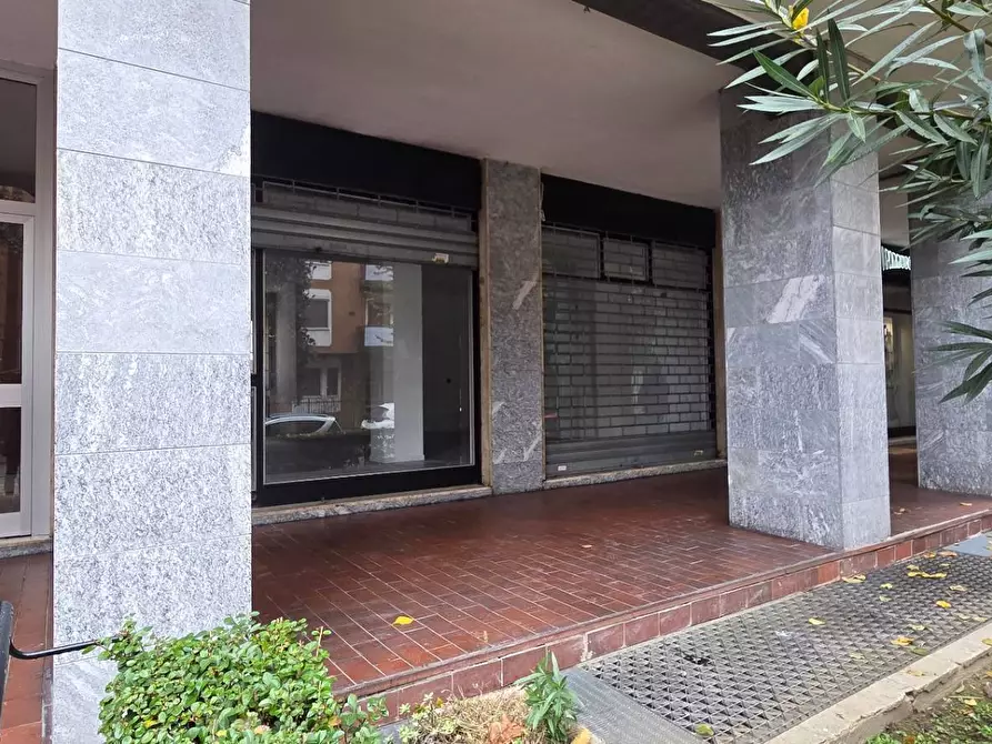 Immagine 2 di Locale commerciale in affitto  in Via Leopardi 1 a Opera