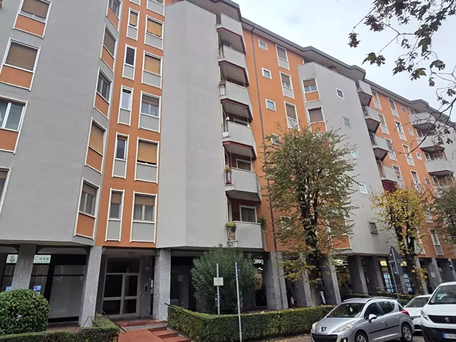 Immagine 1 di Locale commerciale in affitto  in Via Leopardi 1 a Opera