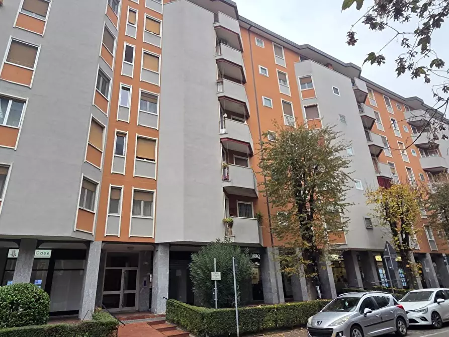 Immagine 16 di Locale commerciale in affitto  in Via Leopardi 1 a Opera