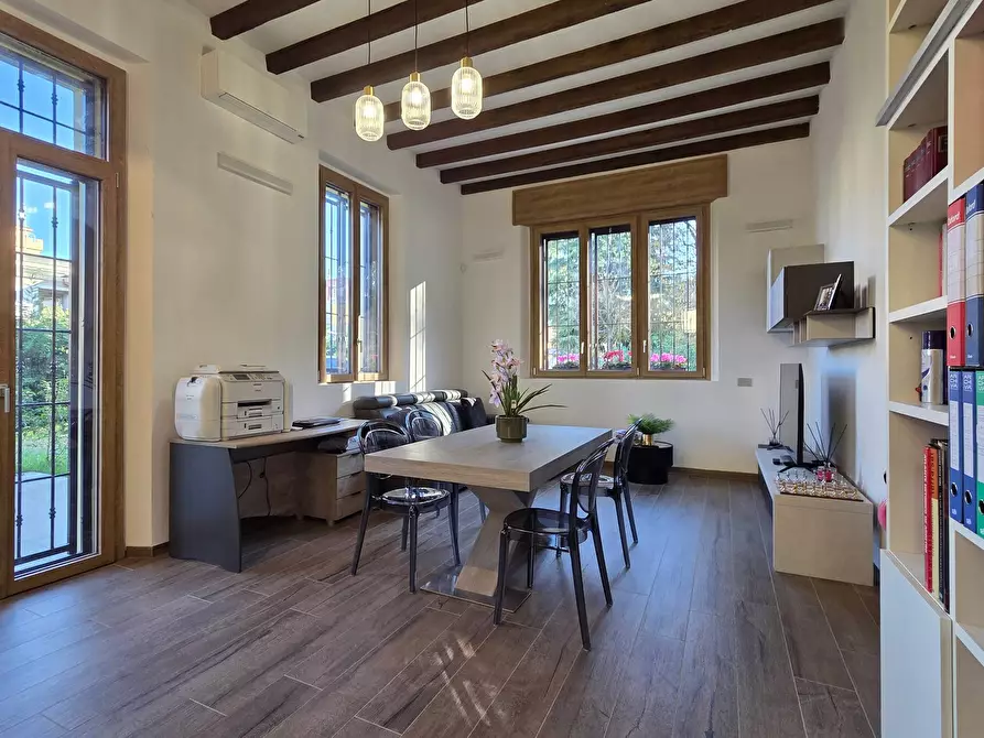 Immagine 32 di Villa in vendita  in Via Dante 33 a Opera