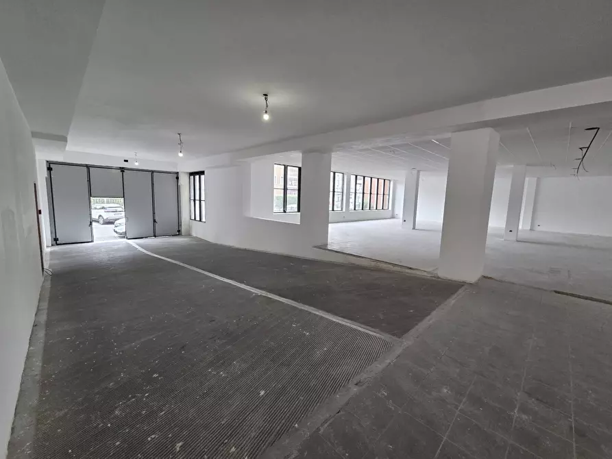 Immagine 13 di Locale commerciale in affitto  in Via Baracca 3 a San Giuliano Milanese