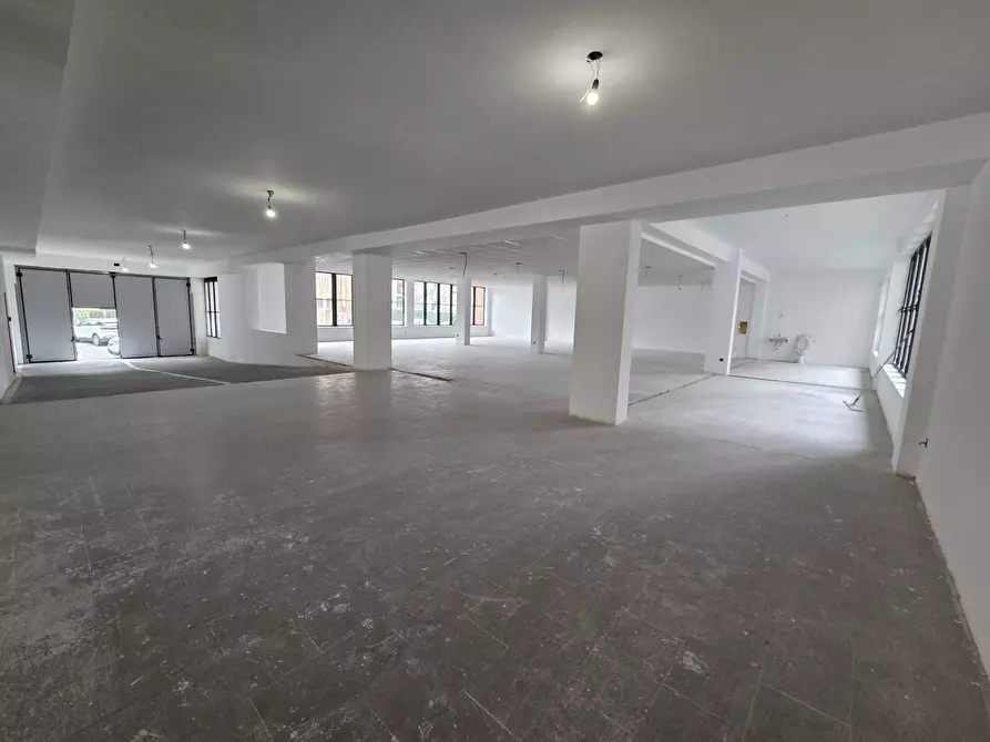 Immagine 14 di Locale commerciale in affitto  in Via Baracca 3 a San Giuliano Milanese