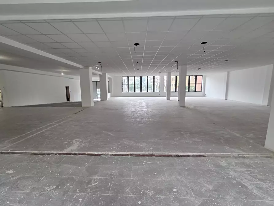 Immagine 17 di Locale commerciale in affitto  in Via Baracca 3 a San Giuliano Milanese