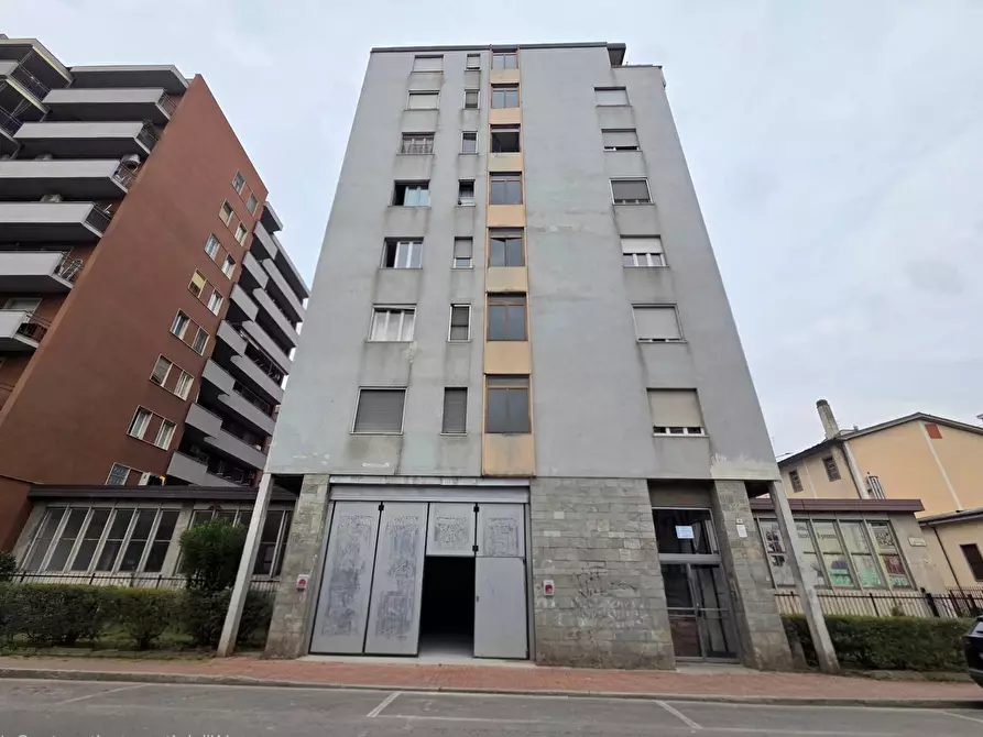 Immagine 19 di Locale commerciale in affitto  in Via Baracca 3 a San Giuliano Milanese