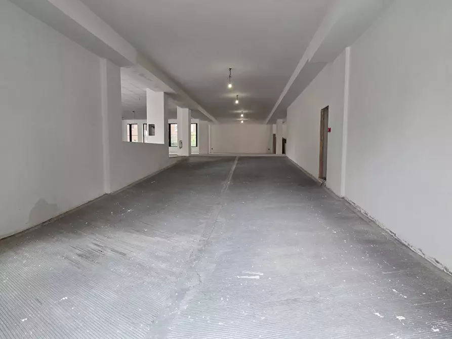 Immagine 2 di Locale commerciale in affitto  in Via Baracca 3 a San Giuliano Milanese