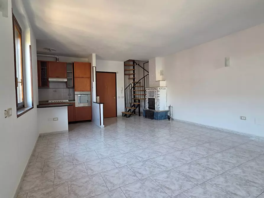 Immagine 8 di Appartamento in vendita  in via manzoni 3 a Torrevecchia Pia