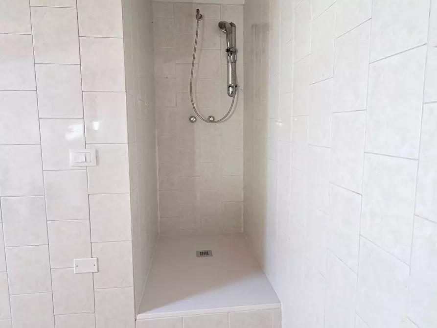 Immagine 28 di Appartamento in vendita  in via manzoni 3 a Torrevecchia Pia