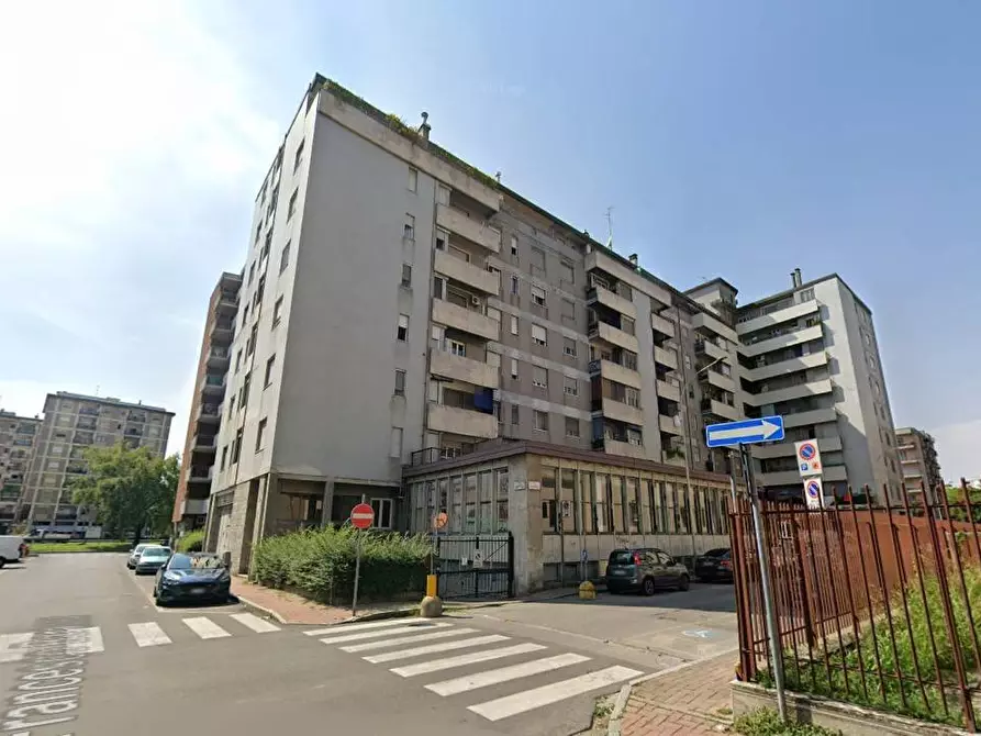 Immagine 1 di Locale commerciale in vendita  in Via Baracca 3 a San Giuliano Milanese
