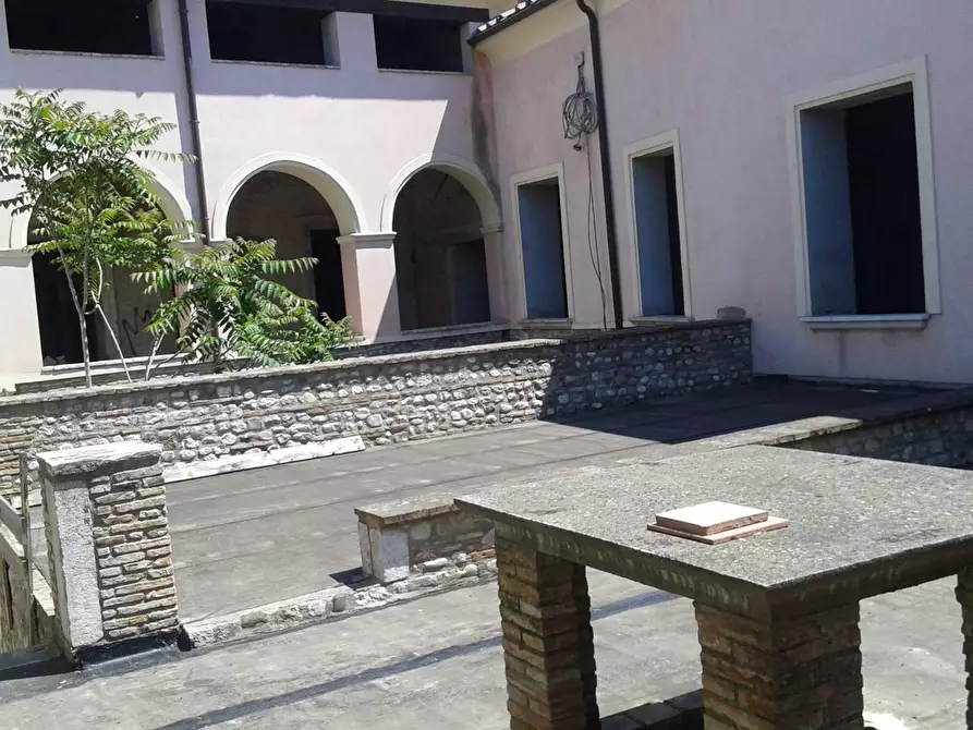 Immagine 13 di Palazzo in vendita  in Via Erik Mutarelli a Benevento