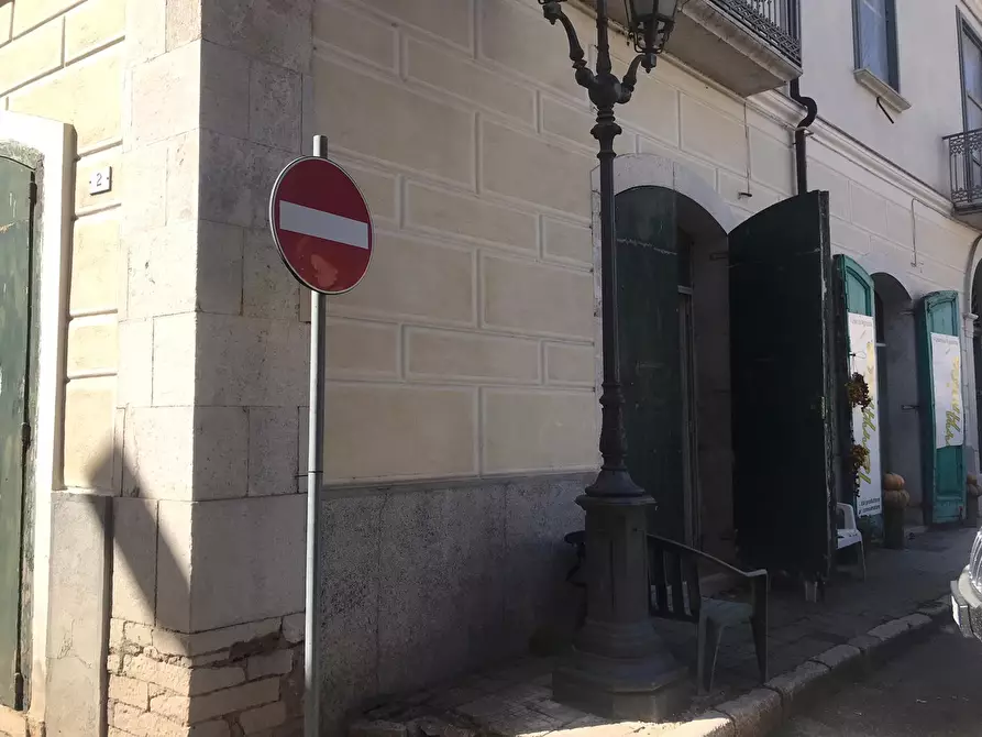 Immagine 5 di Negozio in affitto  in San Giorgio Del Sannio a Calvi