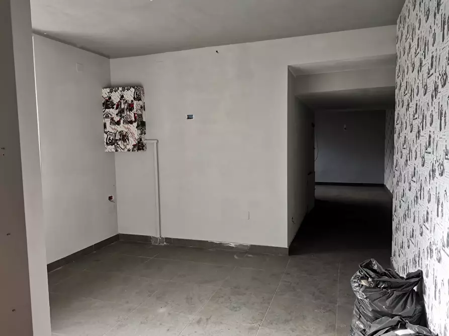 Immagine 2 di Locale commerciale in affitto  in Via Foschini a Benevento