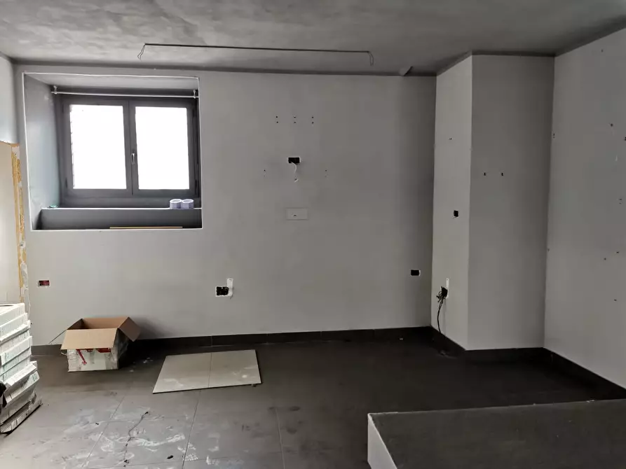 Immagine 3 di Locale commerciale in affitto  in Via Foschini a Benevento