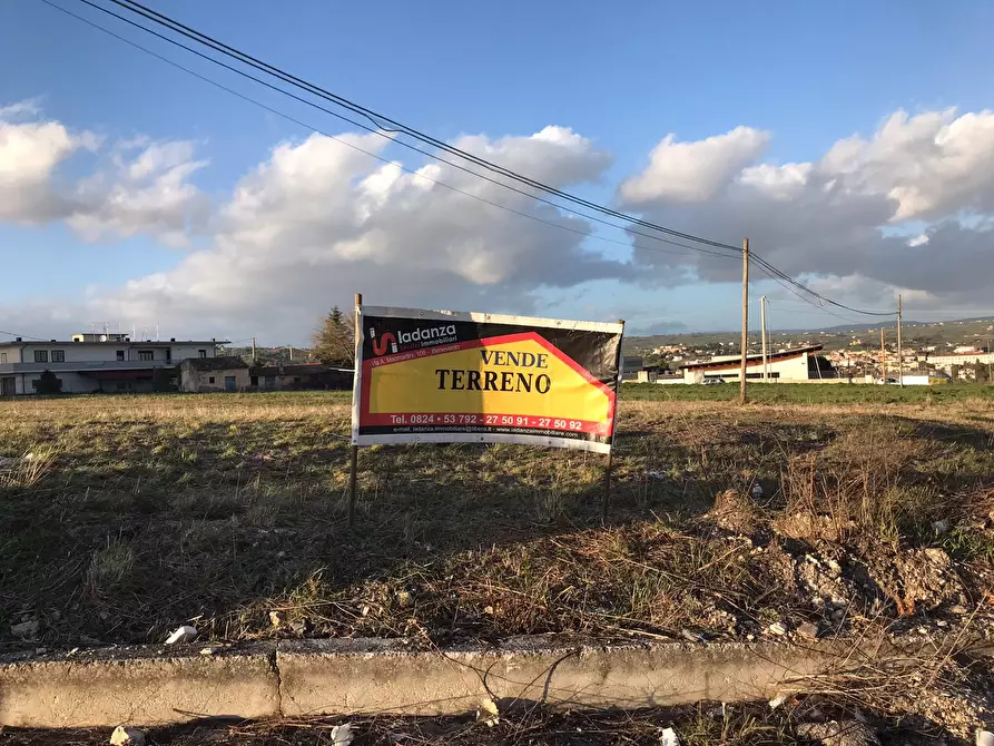 Immagine 3 di Terreno residenziale in vendita  in Pietrelcina a Pietrelcina