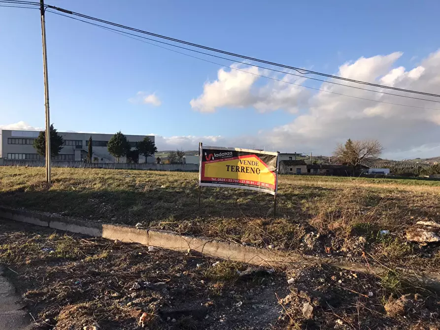 Immagine 4 di Terreno residenziale in vendita  in Pietrelcina a Pietrelcina