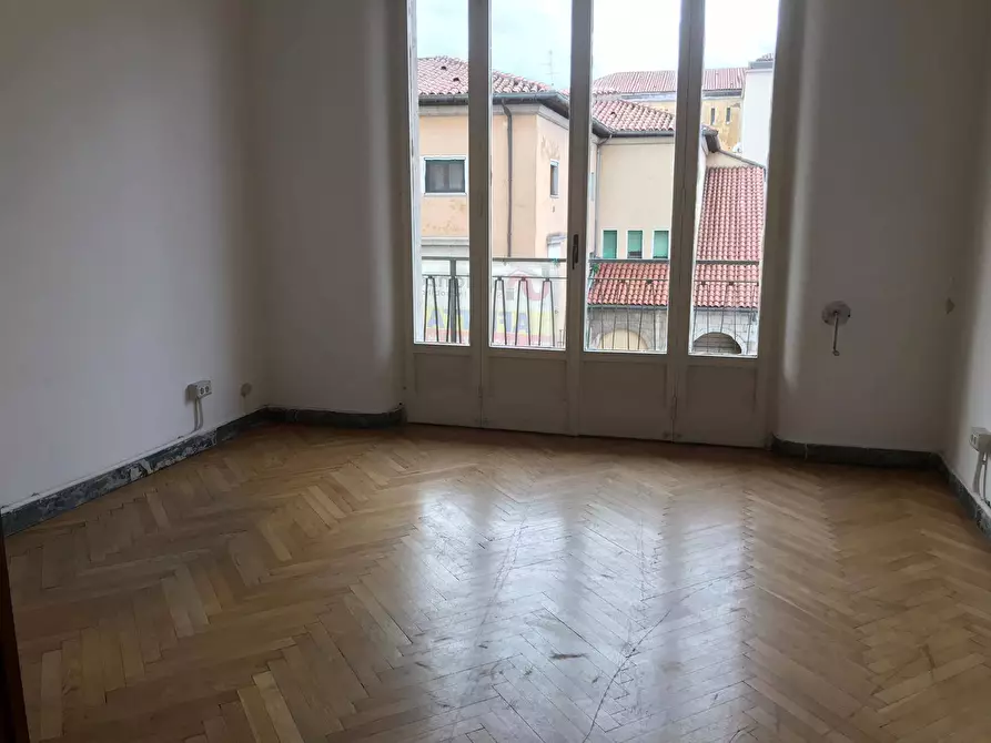 Immagine 13 di Ufficio in affitto  in Piazza Orsini a Benevento