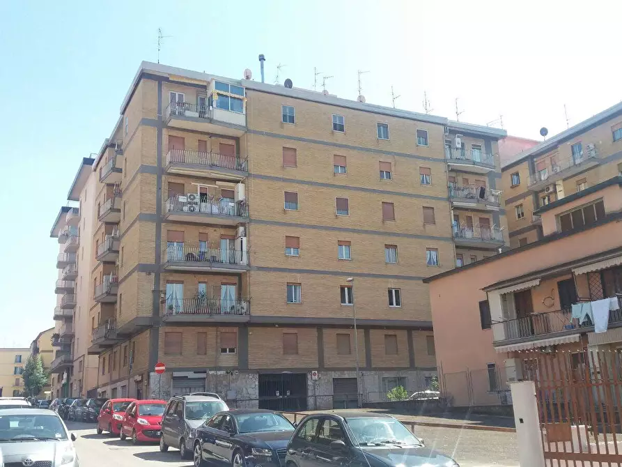 Immagine 3 di Negozio in affitto  in Via Piermarini a Benevento