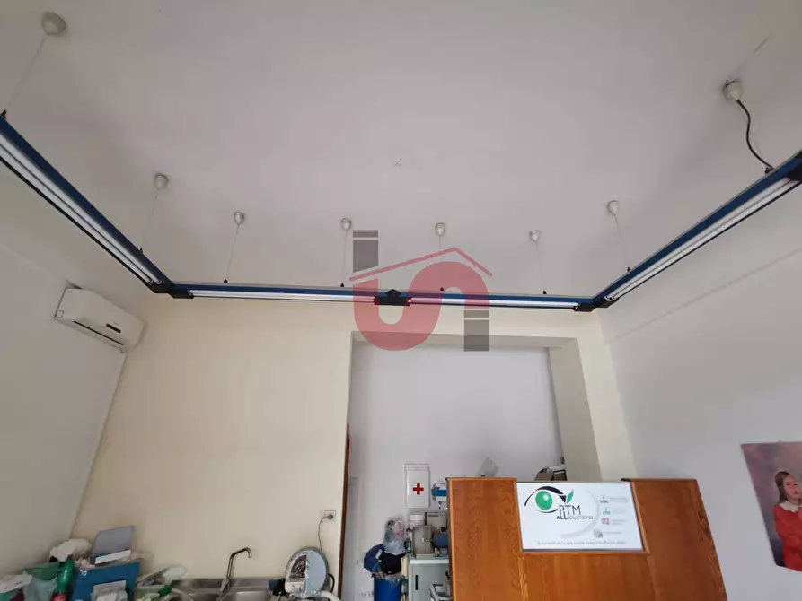 Immagine 2 di Locale commerciale in vendita  in Via Castellano a Benevento