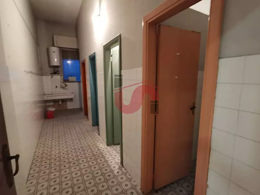 Immagine 18 di Locale commerciale in vendita  in Via Piermarini a Benevento