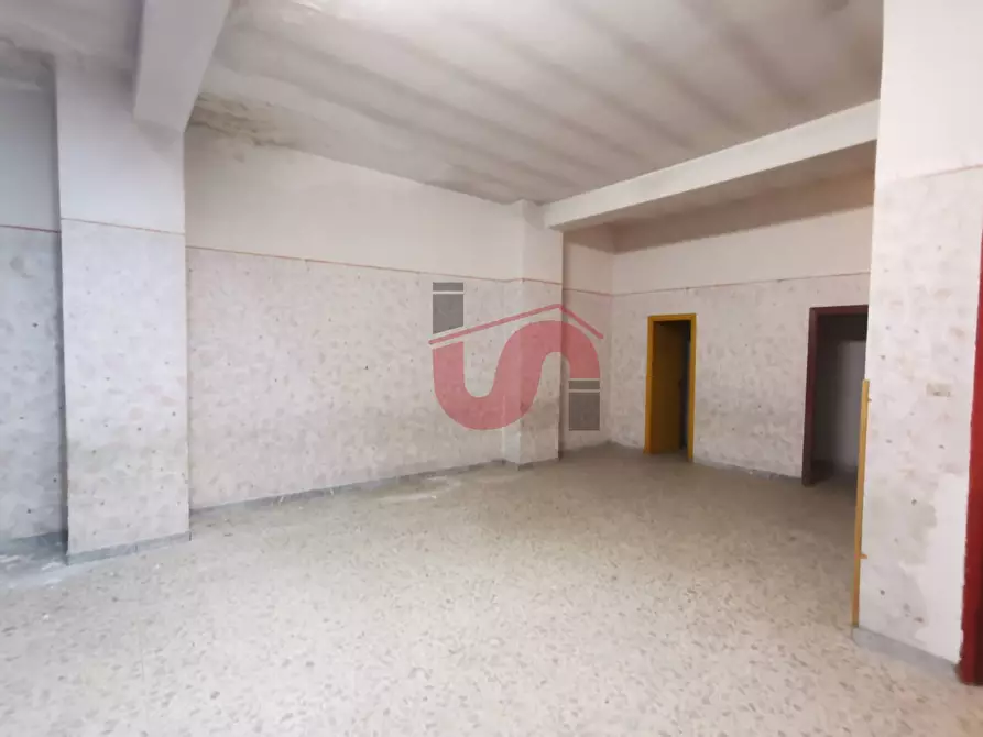 Immagine 10 di Locale commerciale in vendita  in Via Piermarini a Benevento