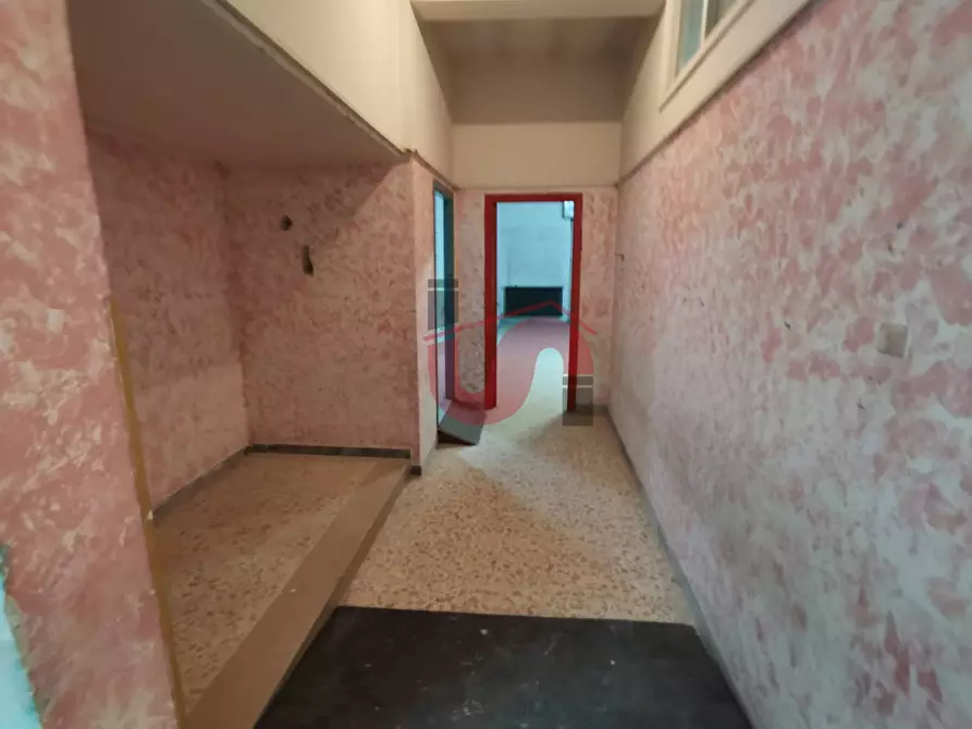 Immagine 17 di Locale commerciale in vendita  in Via Piermarini a Benevento