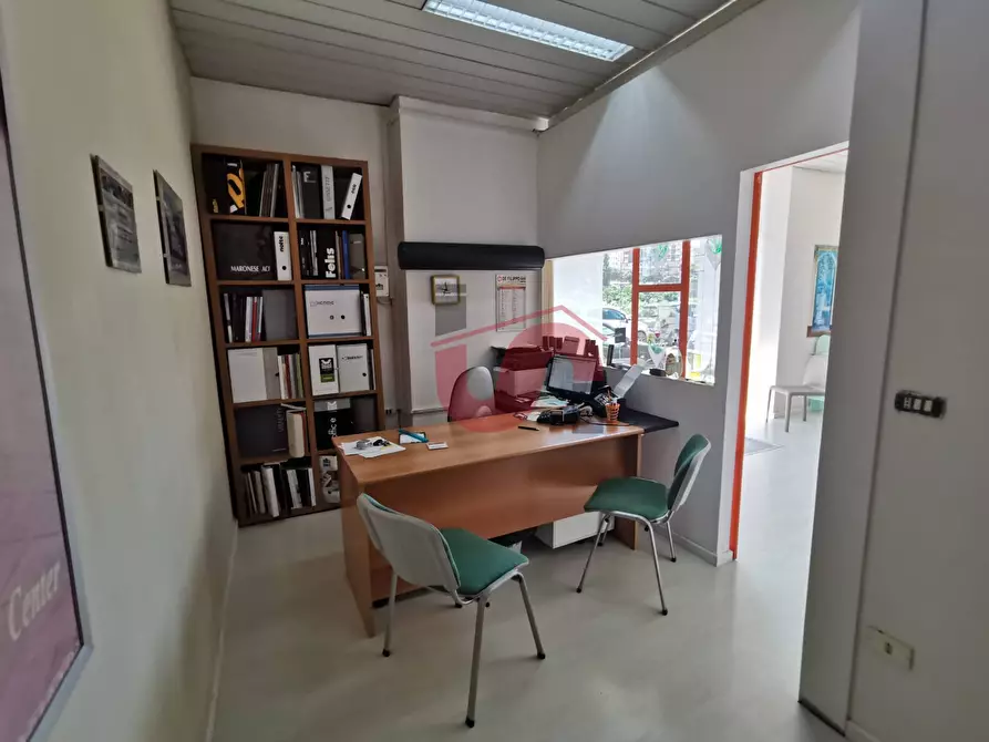 Immagine 7 di Locale commerciale in vendita  in Via Lungo Calore Manfredi Di Svevia a Benevento