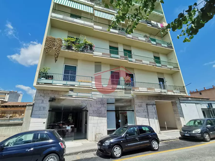 Immagine 4 di Locale commerciale in vendita  in Via Lungo Calore Manfredi Di Svevia a Benevento