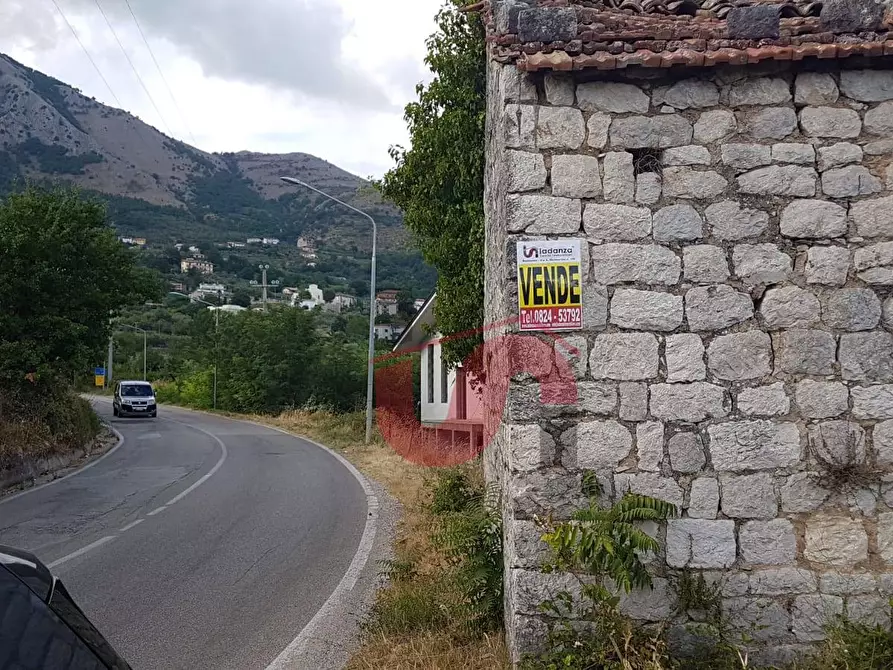 Immagine 5 di Rustico / casale in vendita  in Carpineto a Vitulano