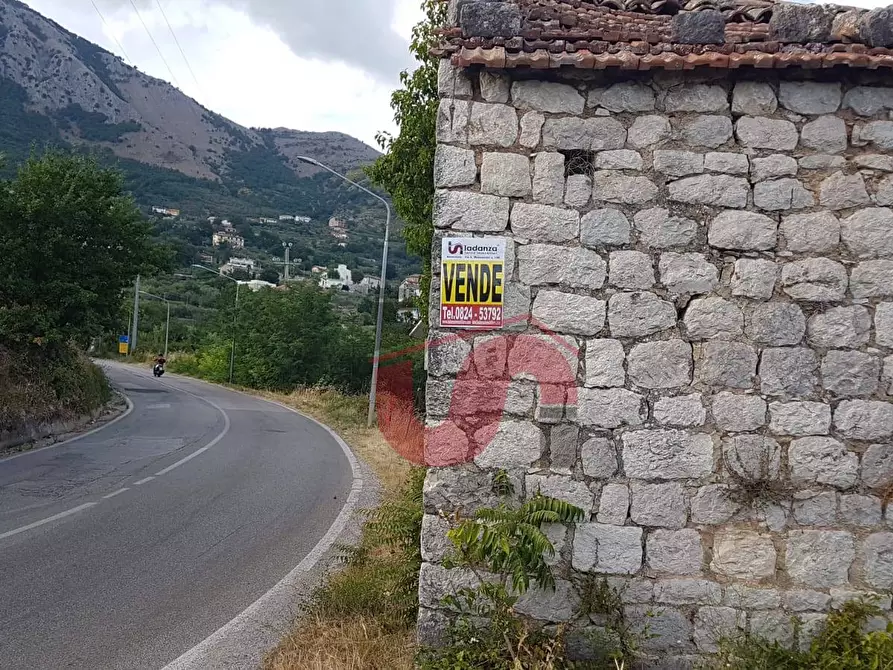 Immagine 4 di Rustico / casale in vendita  in Carpineto a Vitulano