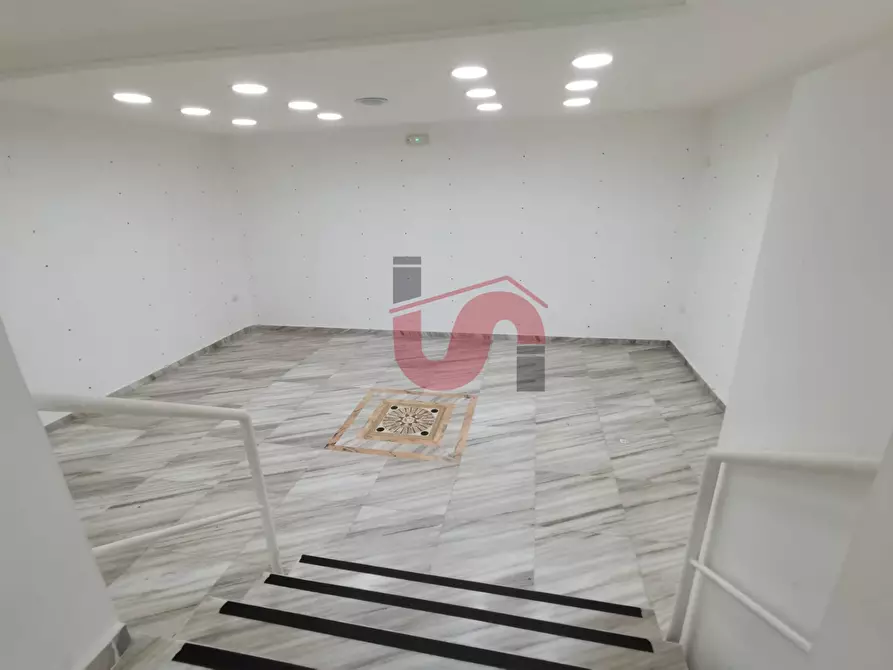 Immagine 10 di Negozio in affitto  in Corso Garibaldi 180 a Benevento