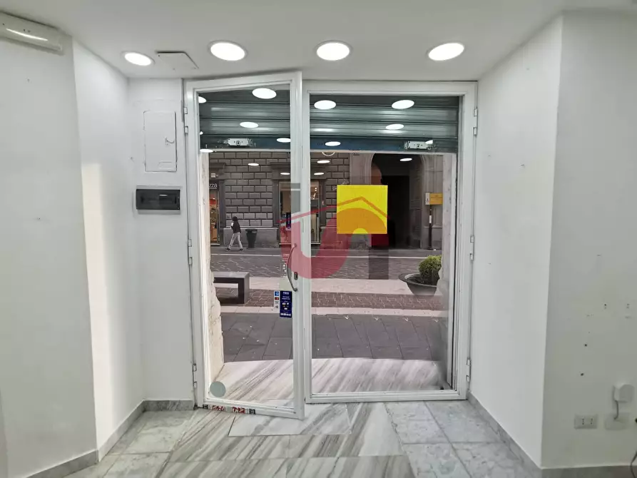 Immagine 18 di Negozio in affitto  in Corso Garibaldi 180 a Benevento