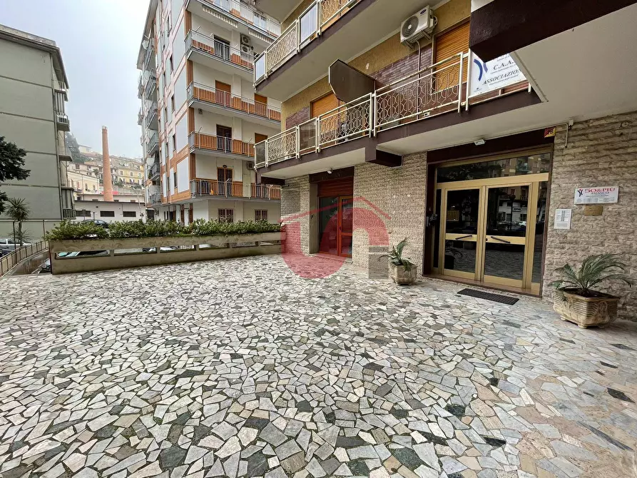 Immagine 14 di Locale commerciale in vendita  in Via Delle Puglie a Benevento